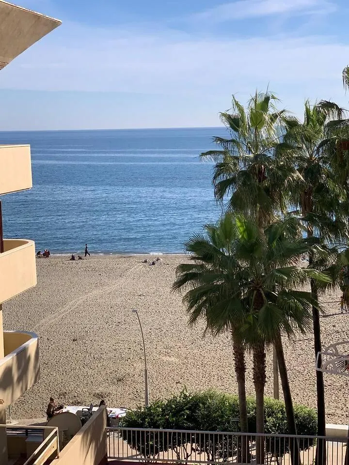 Beachfront Estepona Center 0*,